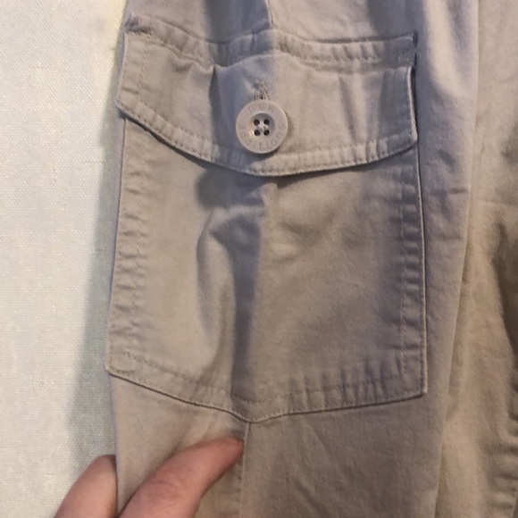 🎉 4 for $20 New Additions Khaki Capris - Picture 4 of 8